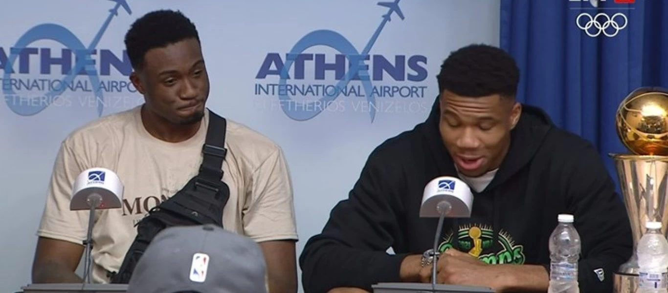Αγκαλιά με το τρόπαιο του NBA έφτασαν στην Ελλάδα ο Γιάννης & ο Θανάσης Αντετοκούνμπο - Οι πρώτες τους δηλώσεις
